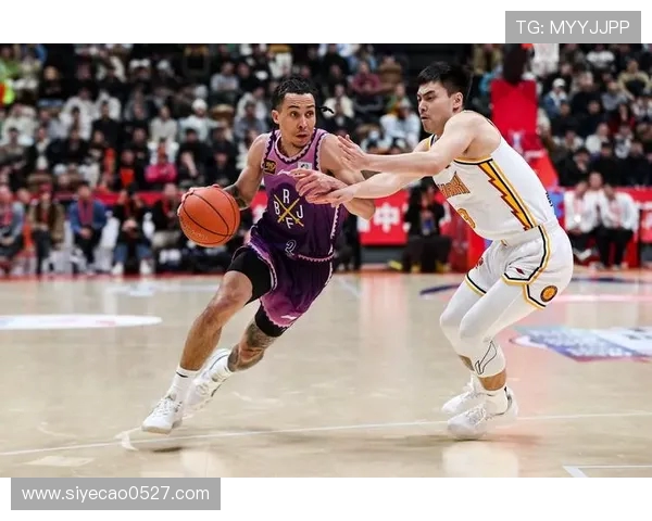 北京篮球队在邀请赛积分榜上以83分稳居第一名展现强劲实力