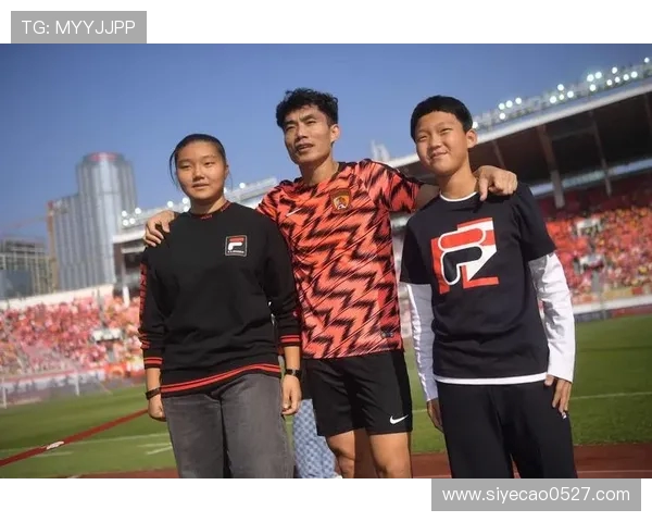 广州篮球队团队协作引发热议球迷对战术配合与球员表现展开激烈讨论