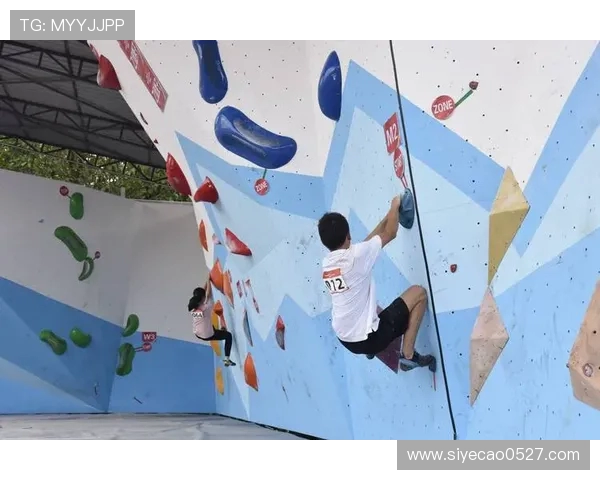 广州飞盘队在世界攀岩锦标赛中以64分稳居积分榜首位